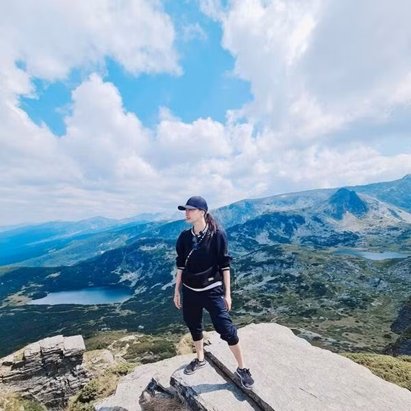 Việc Ngô Thanh Vân đưa Huy Trần về ra mắt gia đình cũng khiến dân mạng cho rằng, mối quan hệ của cặp đôi đã phát triển lên một giai đoạn mới.