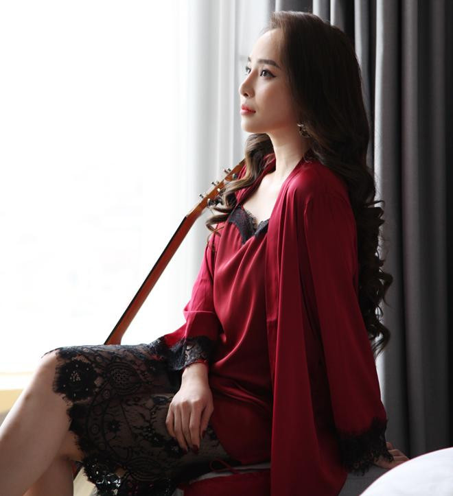 Dựa theo hoàn cảnh, tính cách và cuộc sống của nhân vật, nữ diễn viên đã biết chọn lựa trang phục sao cho chỉn chu, đẹp mắt nhất