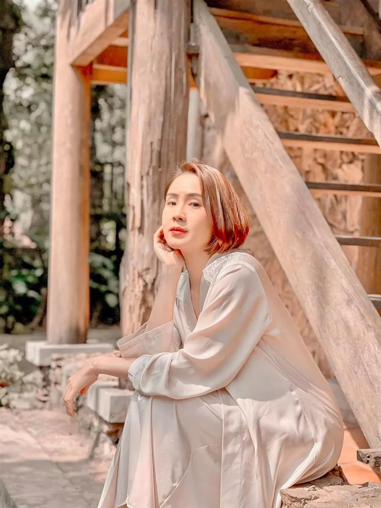 Cô nhận rất nhiều lời khen về mảng phục trang trên phim nói chung và đồ ngủ nói riêng.