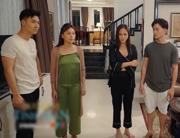 Một phân cảnh nhận nhiều chỉ trích của cô trên phim. Phương Oanh diện bộ đồ lụa bóng xộc xệch để lộ thân hình "khúc giò" và đáng chú ý hơn cả là vòng 1 xập xệ, phè ngang kém thẩm mỹ.