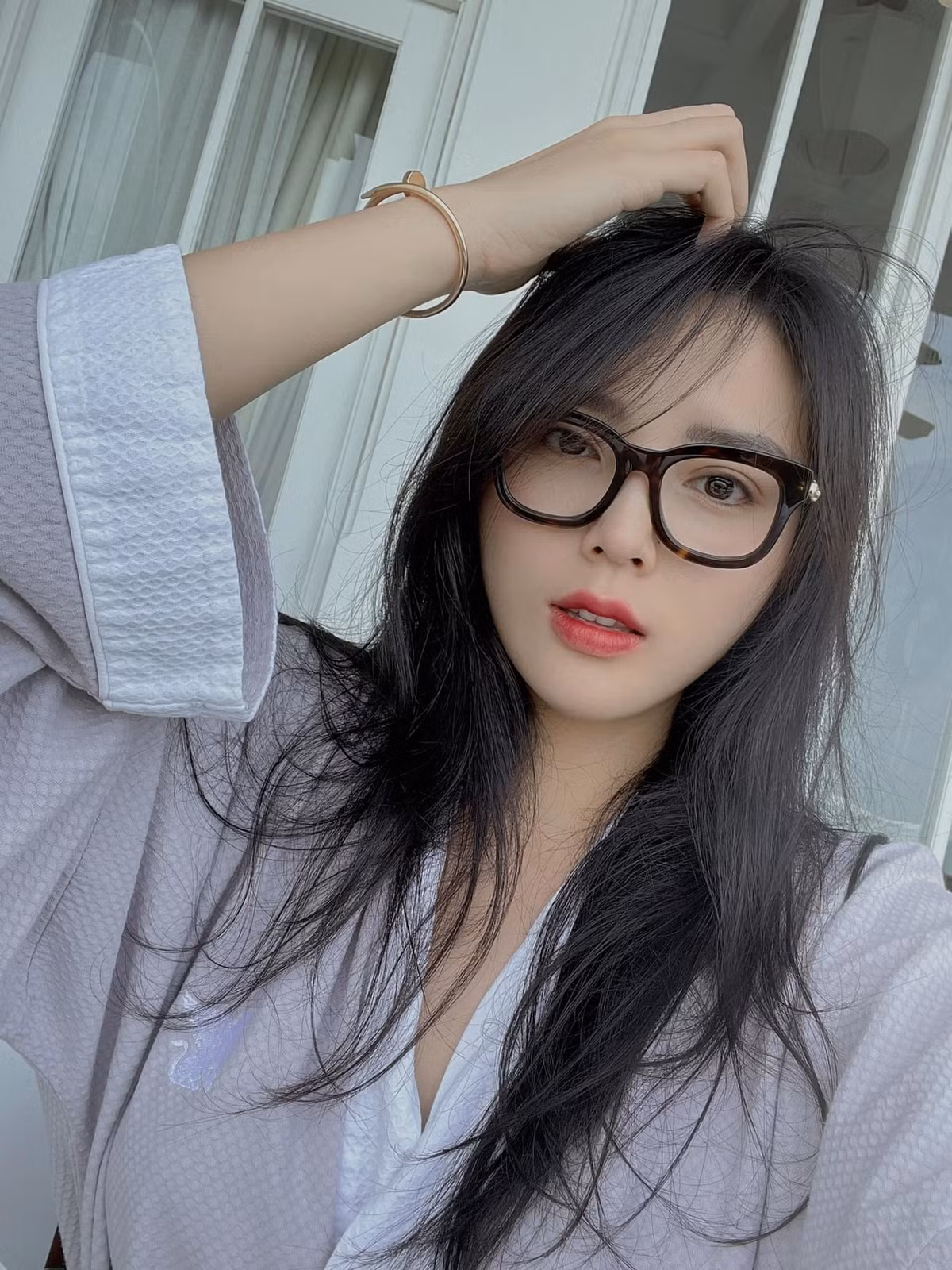 Hoa hậu Kỳ Duyên chụp ảnh kiểu 'ngây thơ'.