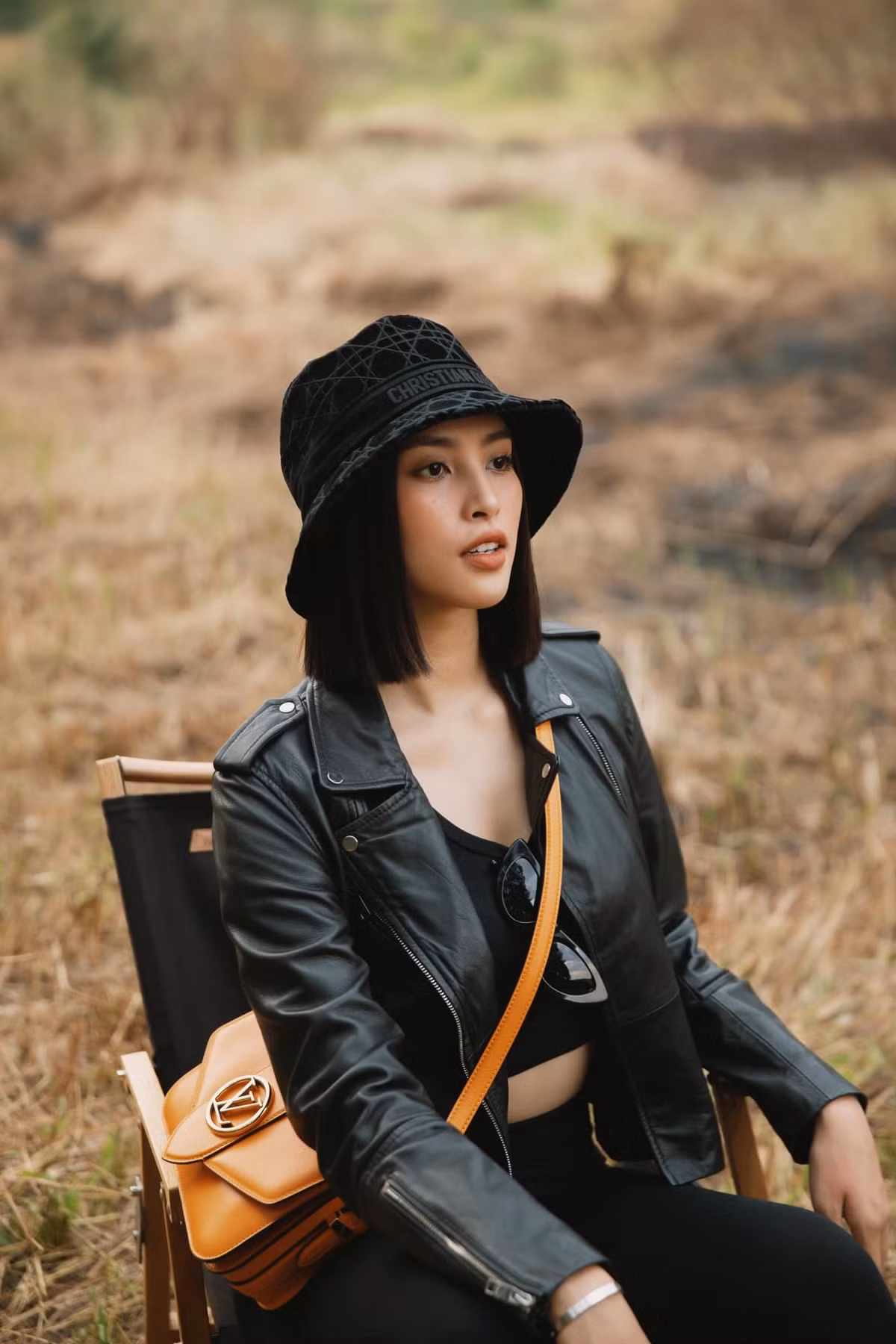 Tiểu Vy chụp ảnh chill chill tại Đà Lạt.