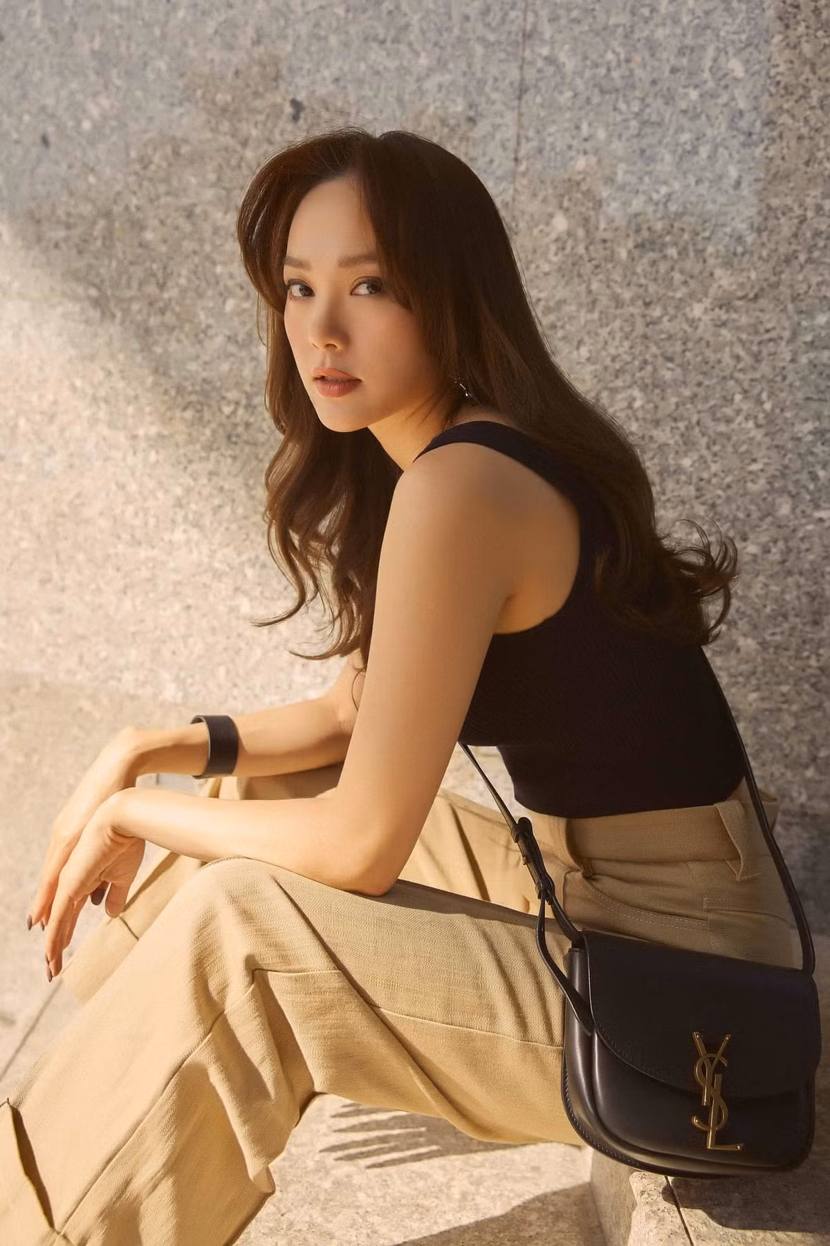 Ca sĩ Minh Hằng cá tính xuống phố.