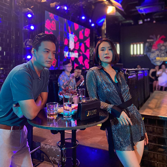 Nam diễn viên nhận được nhiều tình cảm của người xem không chỉ bởi lối diễn xuất tự nhiên chân thật mà còn vì ngoại hình điển trai, gu ăn mặc sành điệu, nam tính.