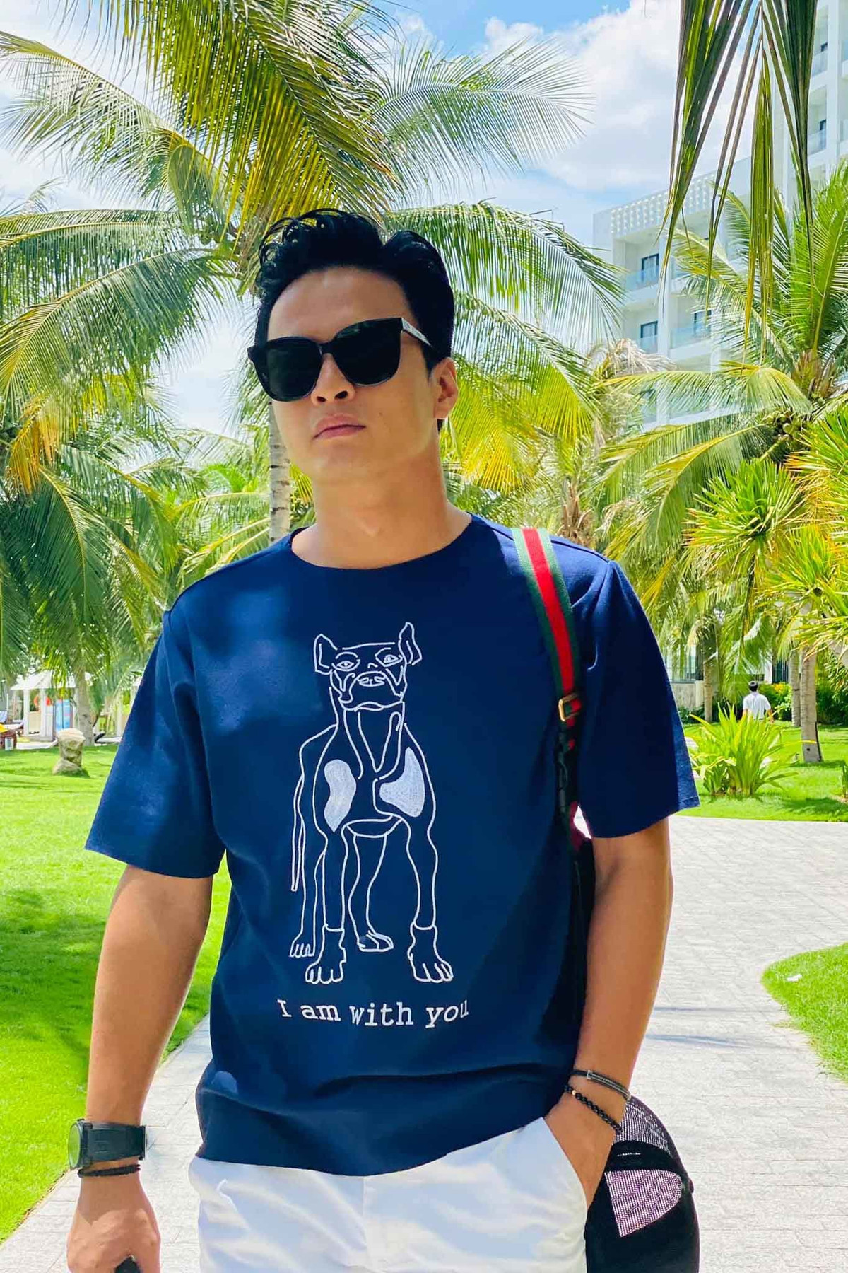 Phong cách của Hồng Đăng giúp anh trẻ trung hơn so với độ tuổi U40. 