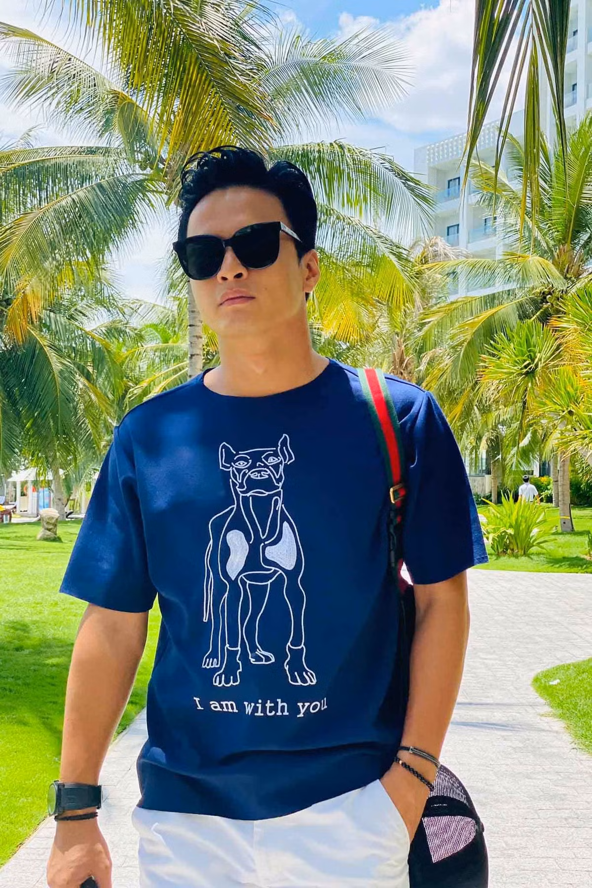 Phong cách của Hồng Đăng giúp anh trẻ trung hơn so với độ tuổi U40. 