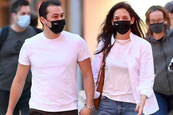 Vợ cũ Tom Cruise chia tay tình trẻ kém 8 tuổi ảnh 1