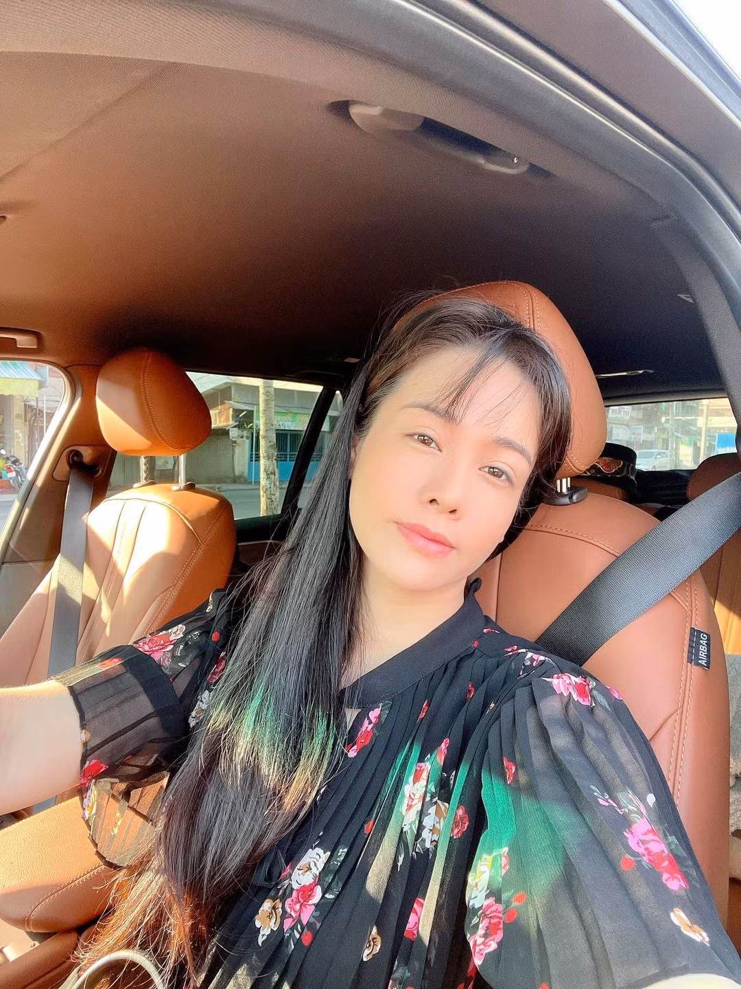 Nhật Kim Anh tự an ủi bản thân: "Có nhiều lúc cứ nghĩ mình là siêu nhân. Một mình thì đã sao? Tự đi, tự về, tự giải quyết tất cả mọi việc! Mọi thứ rồi cũng đâu vào đó, tất cả rồi cũng qua hết".