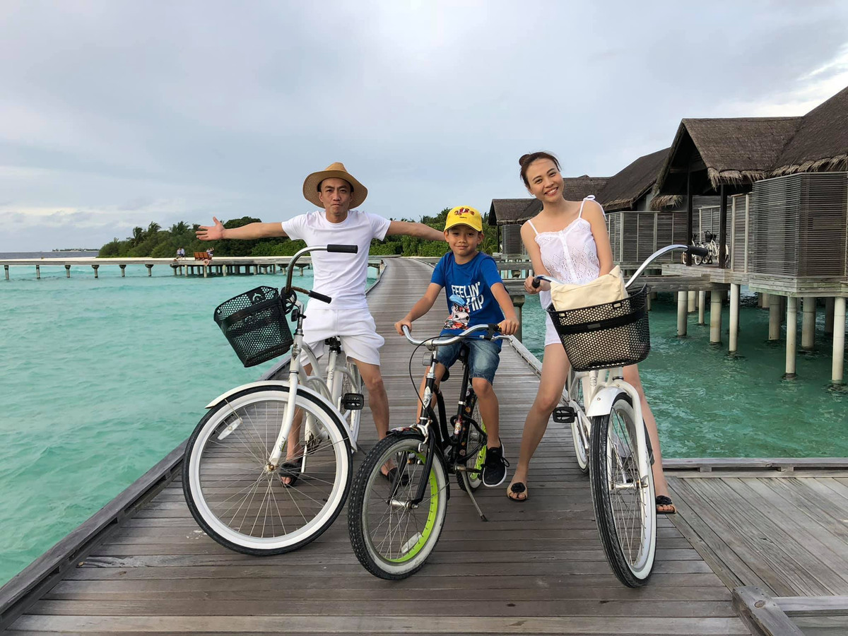 Đàm Thu Trang chia sẻ lại khoảnh khắc cùng ông xã Cường Đô La và bé Su Beo trong chuyến du lịch nước ngoài.