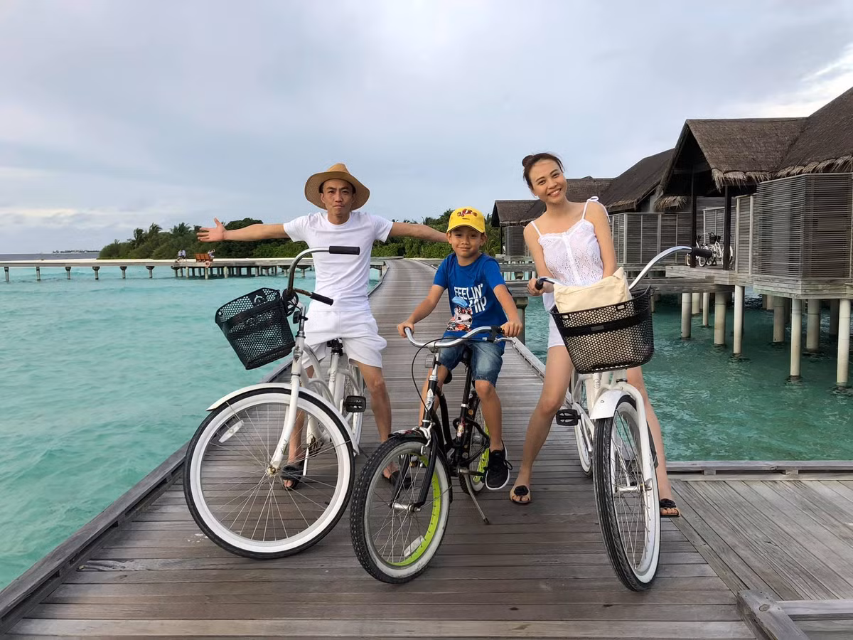 Đàm Thu Trang chia sẻ lại khoảnh khắc cùng ông xã Cường Đô La và bé Su Beo trong chuyến du lịch nước ngoài.