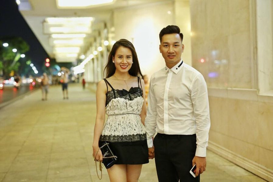 Thành Trung nhắn nhủ vợ: "Mọi năm ngày 13/7 là sẽ lượn lờ cùng người yêu cũ nhưng năm nay chỉ lấy ảnh kỷ niệm ra xem thôi".