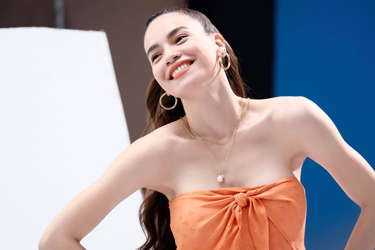 Sao Việt hôm nay 16/7: Hồ Ngọc Hà trẻ trung, năng động và gợi cảm.