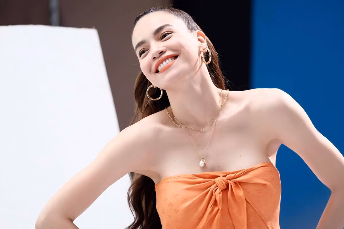 Sao Việt hôm nay 16/7: Hồ Ngọc Hà trẻ trung, năng động và gợi cảm.