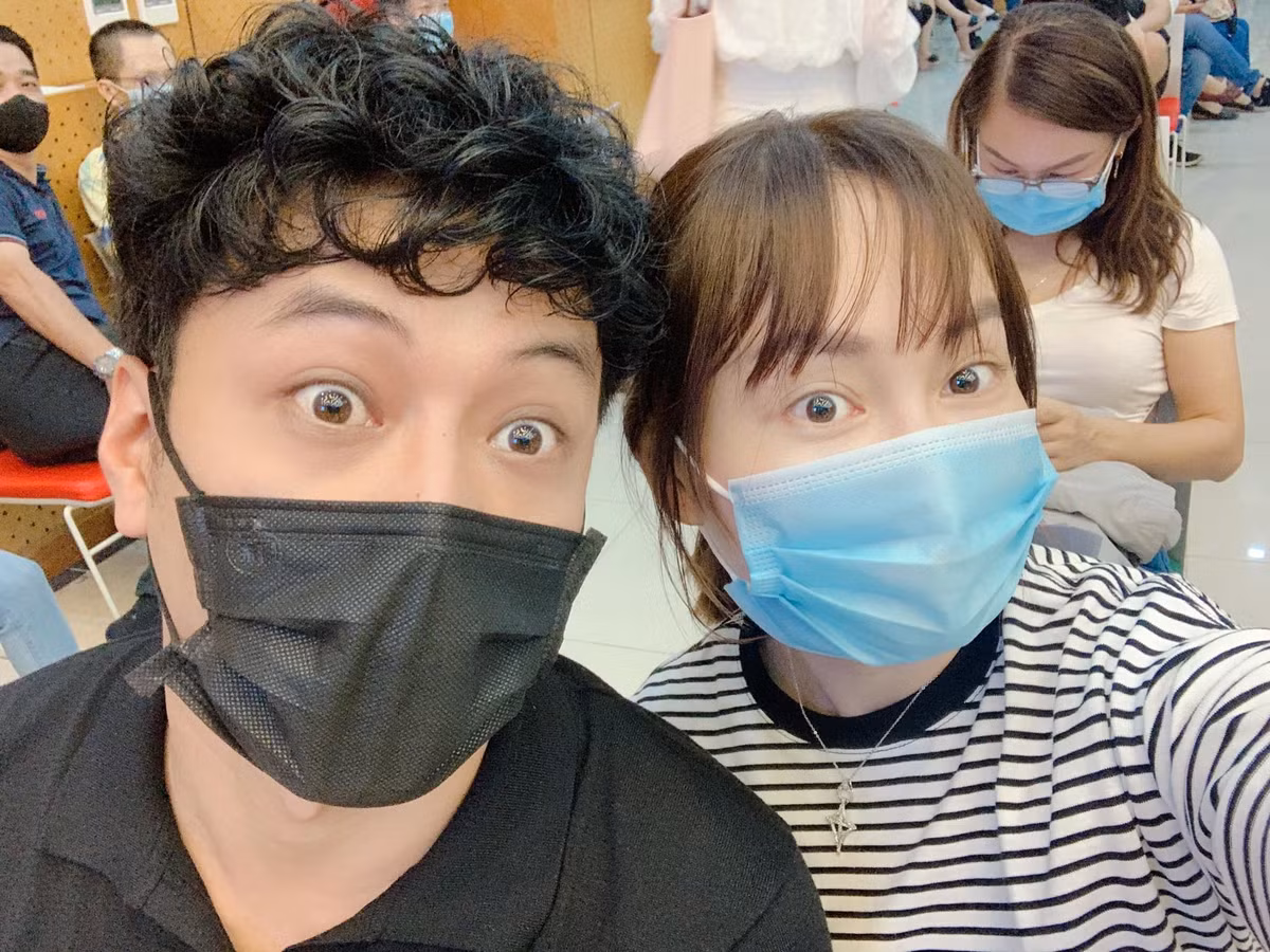 Lan Phương nhí nhố bên Hồng Đăng.