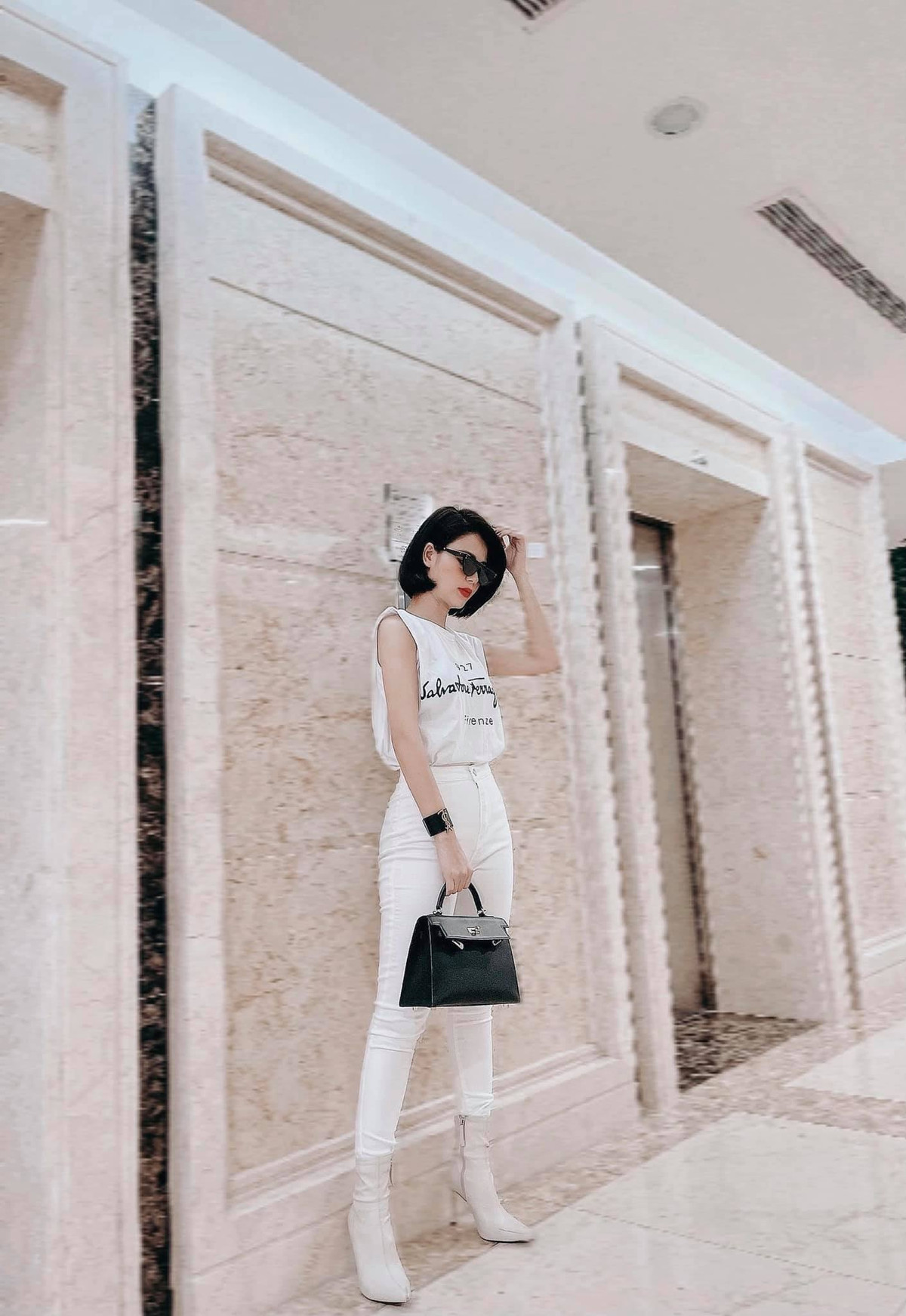 Tuy nhiên có lẽ Lương Thu Trang là diễn viên có phong cách ngoài đời khác trên phim nhất.