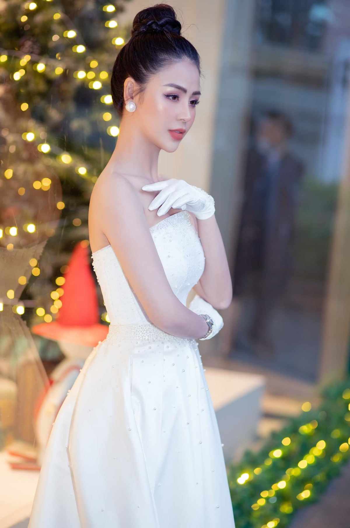 ##ss###style="font-size: 16px;">Bà mẹ đơn thân khoe thân hình đồng hồ cát đáng ngưỡng mộ với vòng eo mơ ước trong những bộ đầm quyến rũ. 