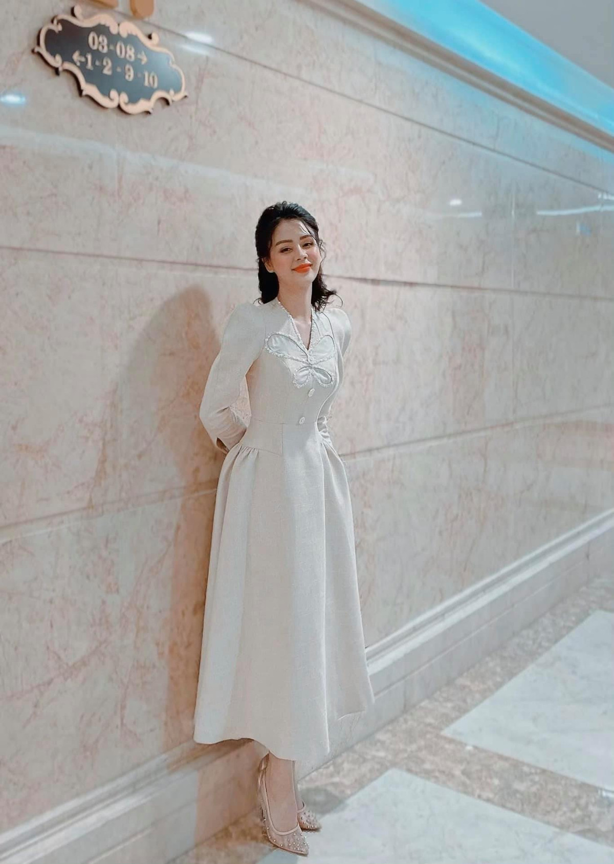 Khó có thể nhận ra đây chính là Minh của 'Hướng dương ngược nắng' bởi trang phục Lương Thu Trang mặc vô cùng nữ tính, gợi cảm. 