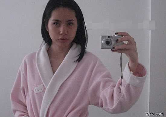 br/> Cùng với scandal sao kê từ thiện, cái tên của Thủy Tiên trở thành từ khóa nổi bật và được tìm kiếm khắp mạng xã hội. Mới đây, nhiều cư dân mạng đã đào lại những hình ảnh thời "còn phèn" của nữ ca sĩ để so sánh với thì hiện tại.