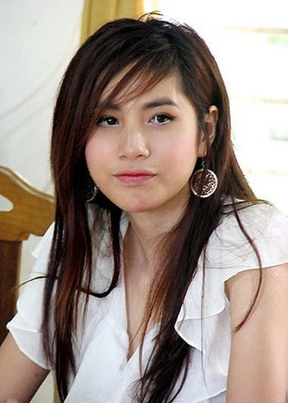 Cột mốc đánh dấu sự thay đổi của Thủy Tiên là năm 2010. Công chúng nhận thấy cô có sự khác biệt rõ rệt về ngoại hình. Khuôn mặt dần thon gọn, răng trắng đều, cằm thon dài hơn, da trắng nõn nà... Nhiều người đặt nghi vấn về việc nữ ca sĩ đã can thiệp "dao kéo". Bên cạnh đó, Thủy Tiên cũng lột xác từ phong xách "ca sĩ xì tin" sang hình ảnh trưởng thành, nóng bỏng và quyến rũ hơn. Đặc biệt, cô bắt đầu mua sắm và sử dụng các thiết kế thời trang, phụ kiện từ những thương hiệu đắt đỏ.