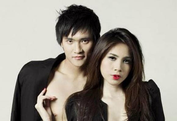 Khi mới yêu Công Vinh, Thủy Tiên thay đổi nhiều hơn. Cô chuyển sang phong cách quyến rũ, gợi cảm.