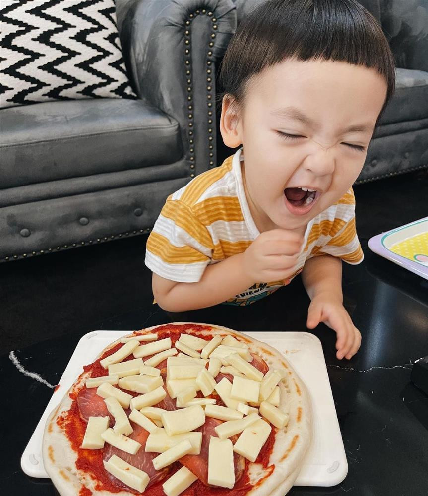 Những thước hình "dìm" không làm Kem bớt đẹp, chỉ tăng thêm độ dễ thương mà thôi...