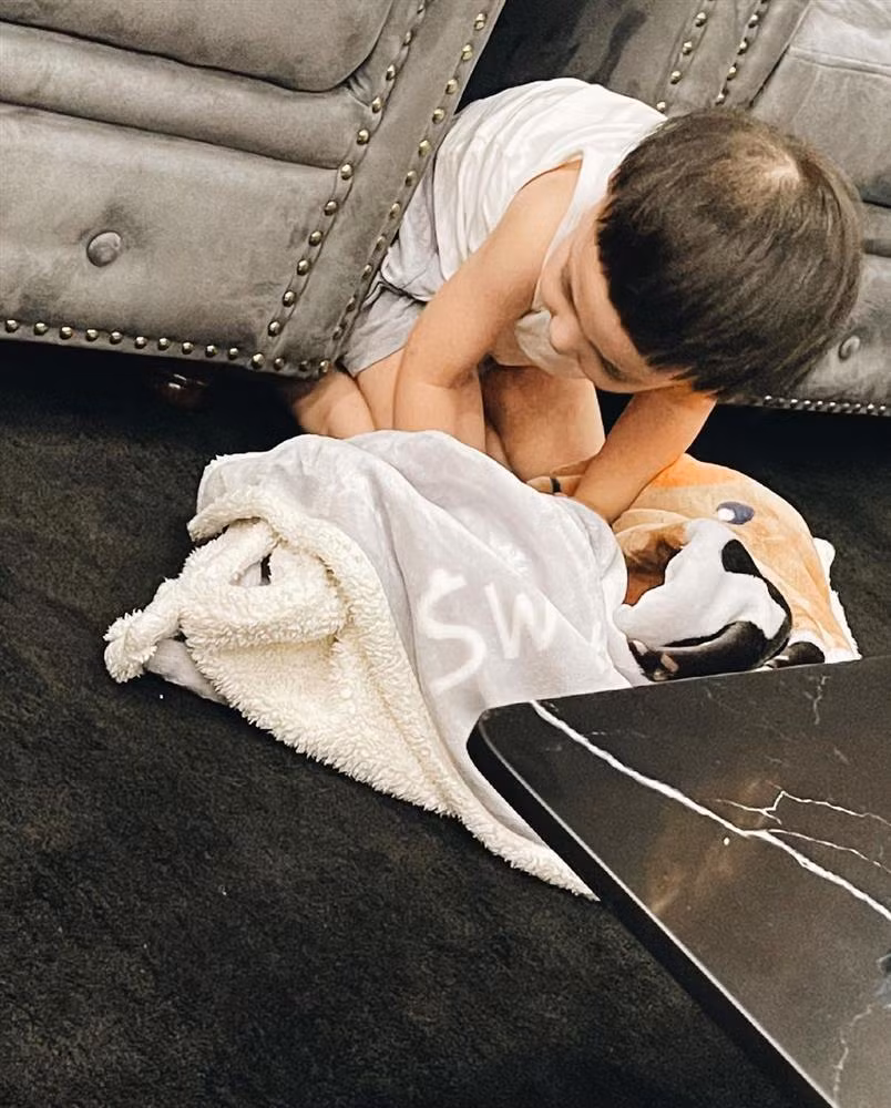 "Có ai suốt ngày bị chụp ảnh dìm hàng như tui hơm?".