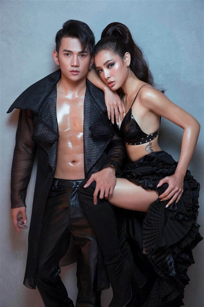 ##ss###style="text-decoration: underline;">Phương Trinh Jolie - Lý Bình từng thực hiện nhiều bộ ảnh nức lòng người hâm mộ với những màn show body khét lẹt.