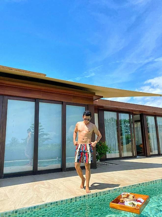 Để sở hữu thân hình săn chắc, sáu múi, Lý Bình chăm chỉ tập gym, kiêng hoàn toàn tinh bột và rượu bia để duy trì hình thể.