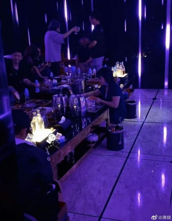 Lo anh di bar voi hang chuc gai la, Huynh Hieu Minh noi gi?