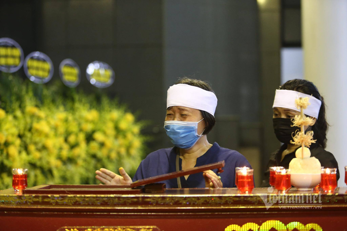 Người thân đau xót về sự ra đi đột ngột của Hoa hậu Thu Thủy.