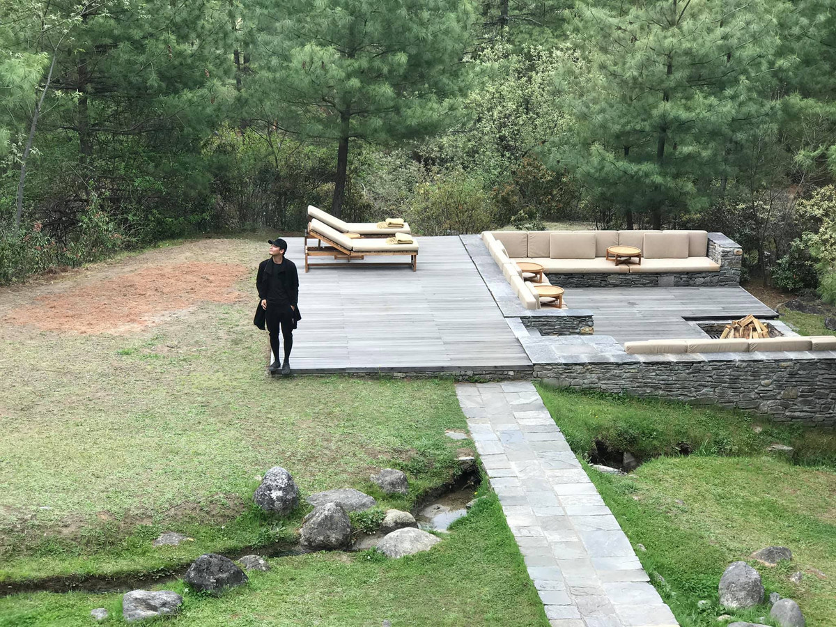 MC Phan Anh viết: "Mỗi sớm mai thức giấc đều xin cám ơn đời, cám ơn Trời, cám ơn muôn loài và muôn người vẫn nuôi tôi, cho tôi nên người!".