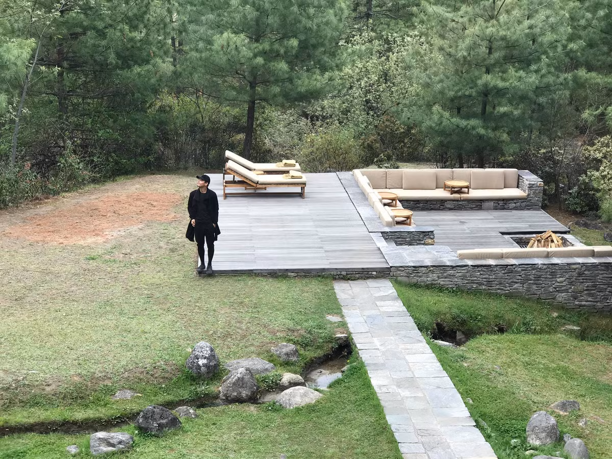 MC Phan Anh viết: "Mỗi sớm mai thức giấc đều xin cám ơn đời, cám ơn Trời, cám ơn muôn loài và muôn người vẫn nuôi tôi, cho tôi nên người!".