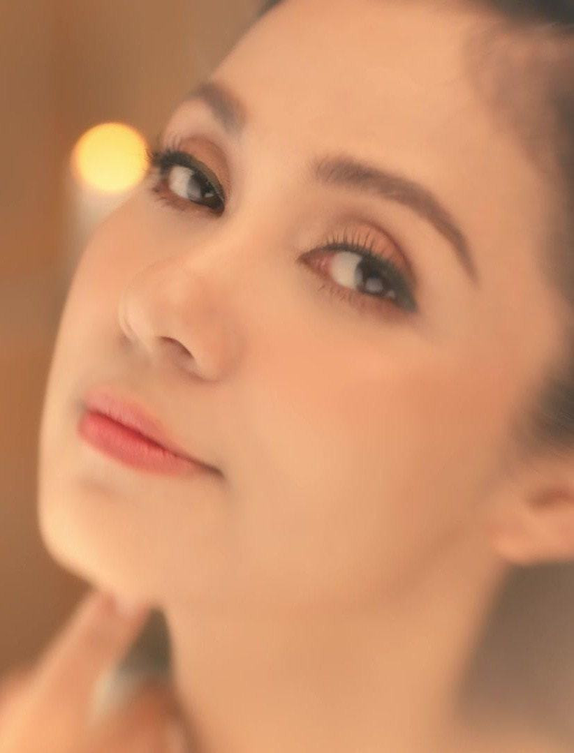 Ảnh chụp cận mặt Việt Trinh.