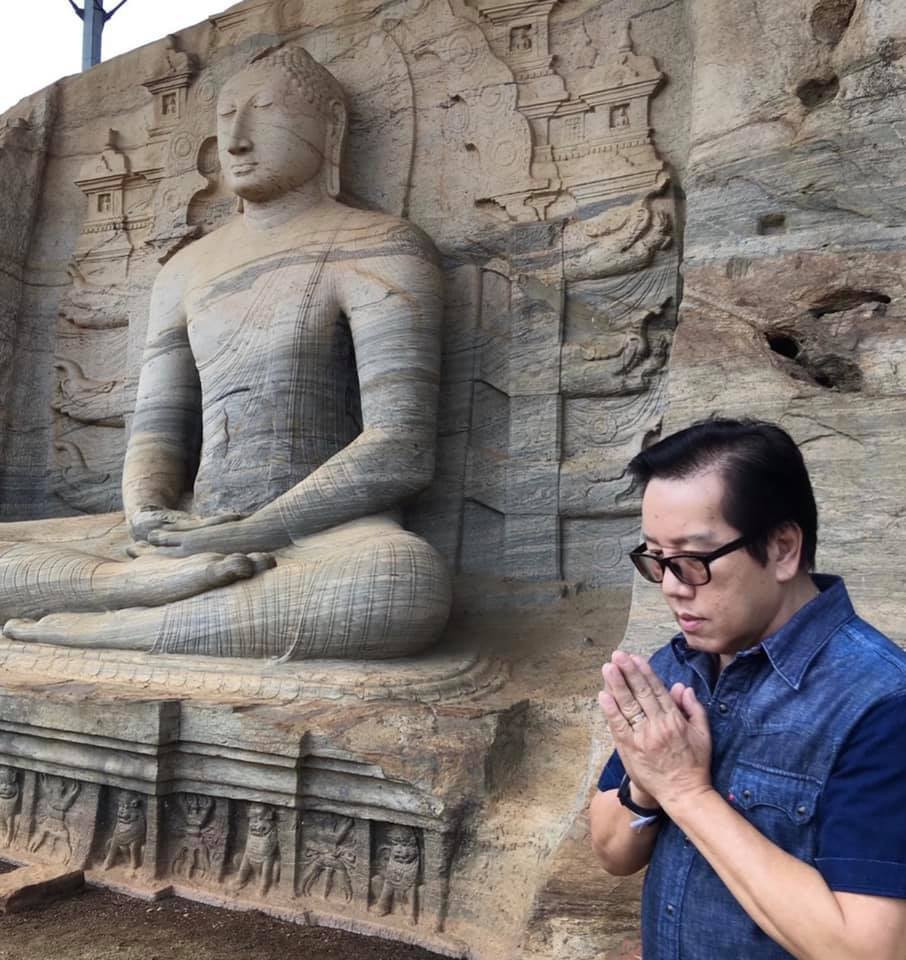 Elvis Phương cầu nguyện Việt Nam hết dịch bệnh và mọi người sớm được tiêm vắc-xin.