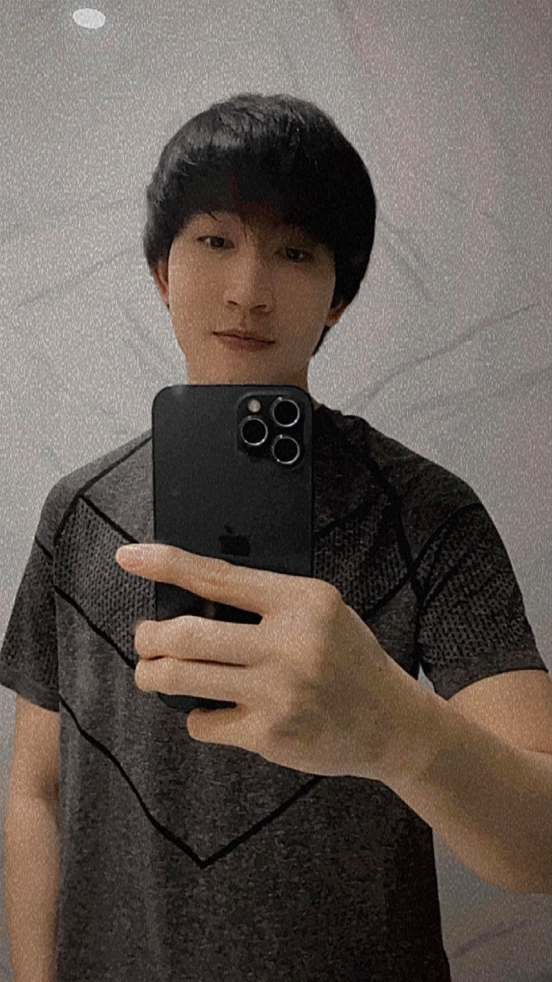 Võ Cảnh chờ ngày được cắt tóc.