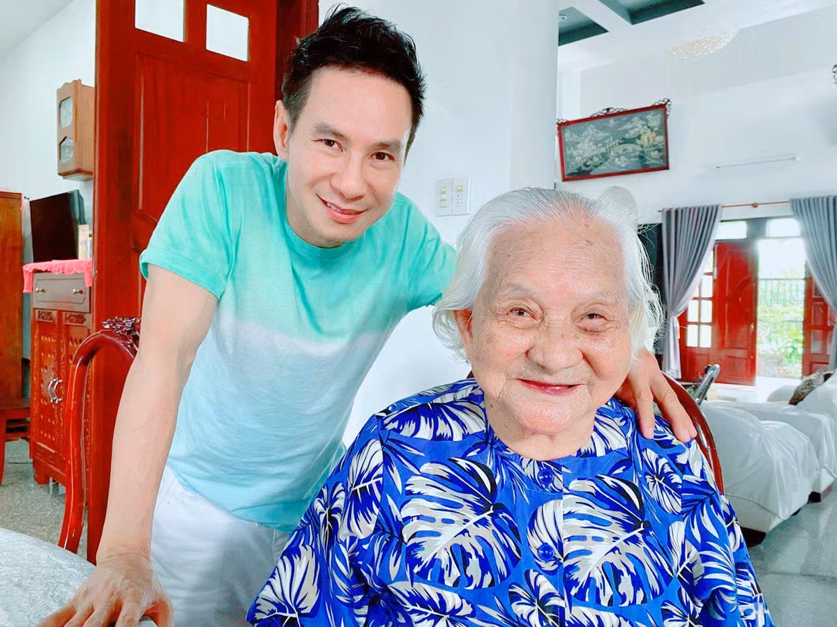 Lý Hải "mãi mãi là đứa con bé bỏng trước mẹ".