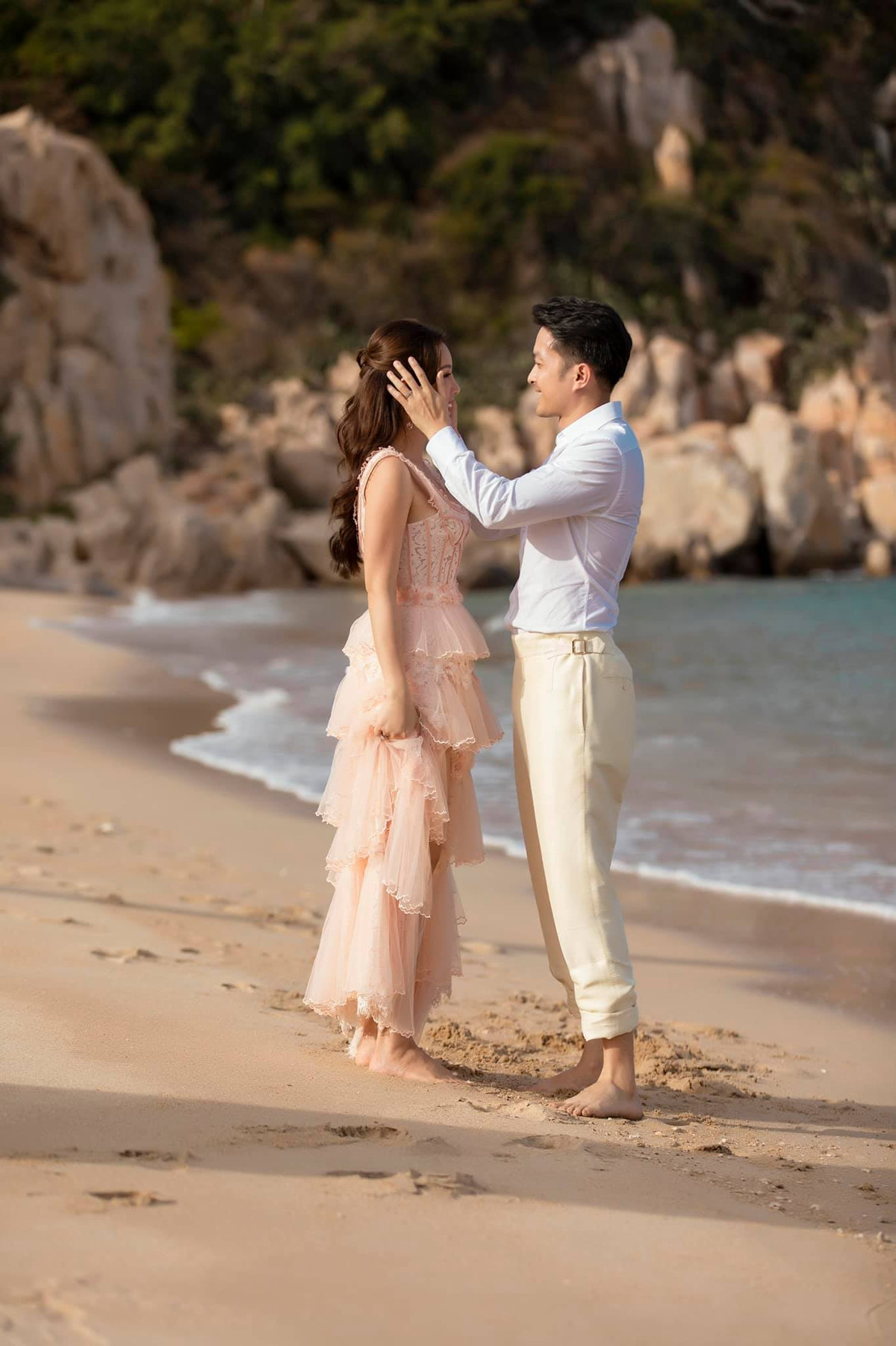 Bat mi hop dong hon nhan cua Thu Hoai va chong kem 10 tuoi-Hinh-5