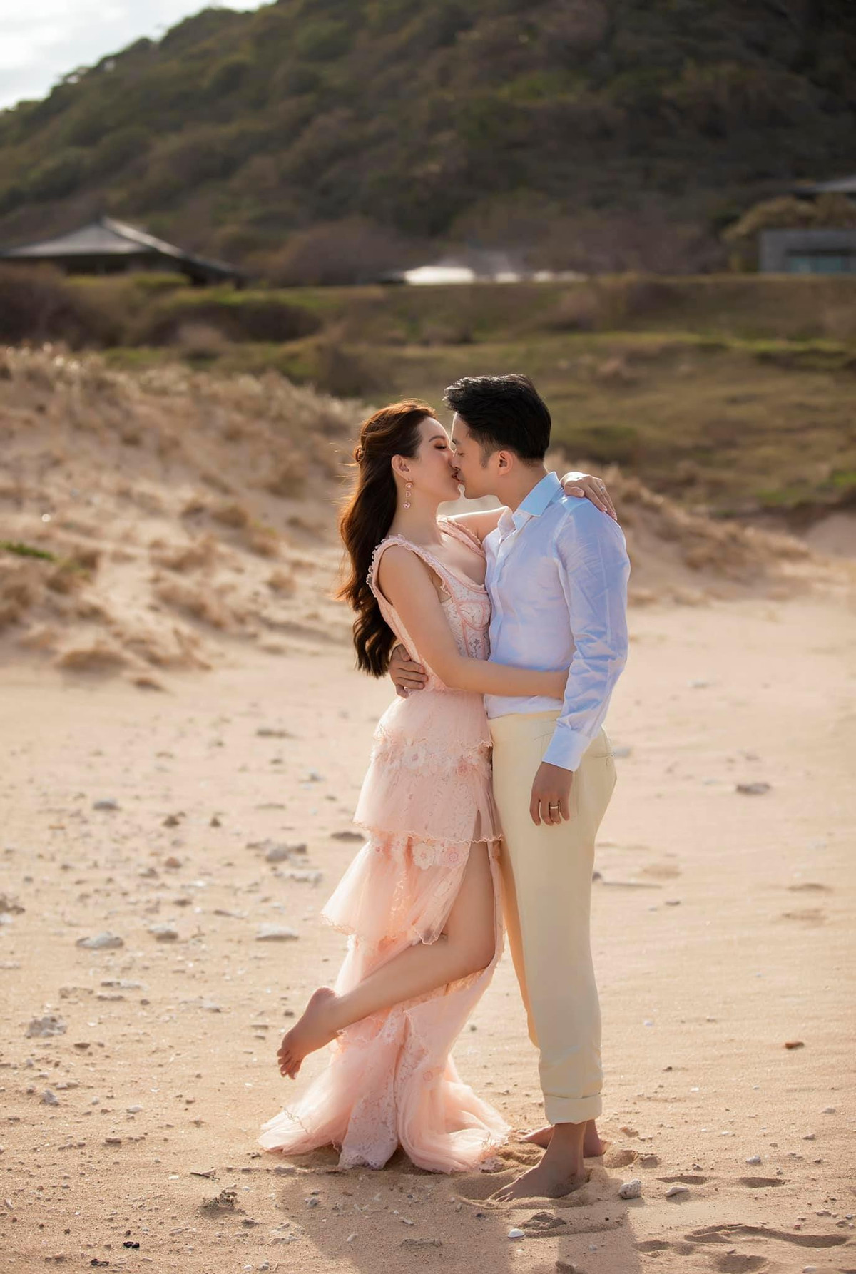 Bat mi hop dong hon nhan cua Thu Hoai va chong kem 10 tuoi-Hinh-4