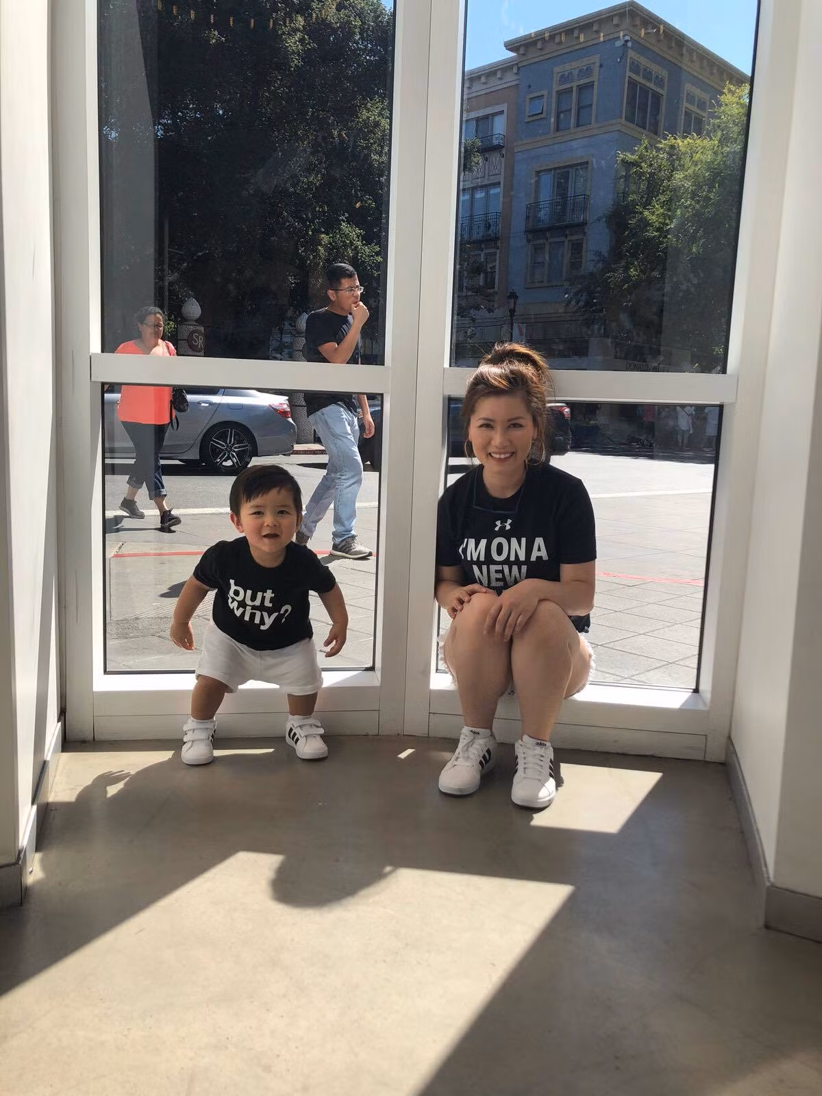 Dù sống ở Mỹ nhưng vợ Đan Trường vẫn không quên dạy con thêm tiếng mẹ đẻ, cậu bé khiến fan thích thú bởi có thể hiểu những gì mẹ chia sẻ và bập bẹ nói tiếng Việt.