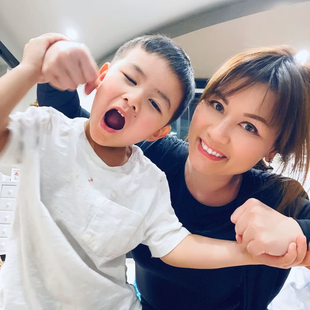 Trước đó Thủy Tiên từng gặp phải nhiều ý kiến cho rằng cô không xứng với giọng ca Tình khúc vàng.