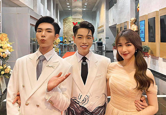 Bộ ba ca sĩ nhóm "Hoa dâm bụt" chia sẻ niềm vui được mời biểu diễn trong sự kiện 25 năm thành lập VTV3.