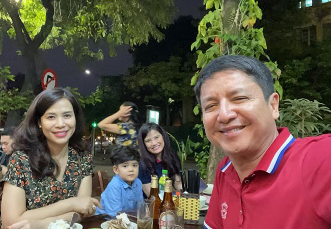 Kể từ khi công khai mối quan hệ, Chí Trung và bạn gái thoải mái chia sẻ ảnh đồng hành cùng nhau trong các sự kiện và cuộc sống đời thường.