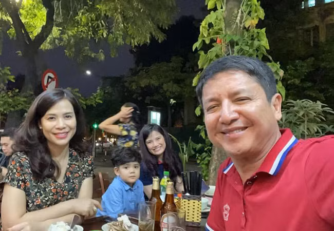 Kể từ khi công khai mối quan hệ, Chí Trung và bạn gái thoải mái chia sẻ ảnh đồng hành cùng nhau trong các sự kiện và cuộc sống đời thường.