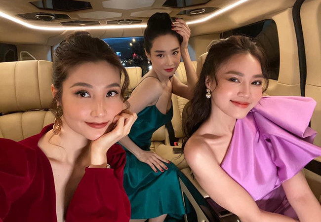 Sao Việt hôm nay 4/4: Bộ ba ngọc nữ điện ảnh Diễm My 9X, Nhã Phương và Lan Ngọc hội ngộ trong một sự kiện. Cả ba vừa góp mặt trong phim '1990'.