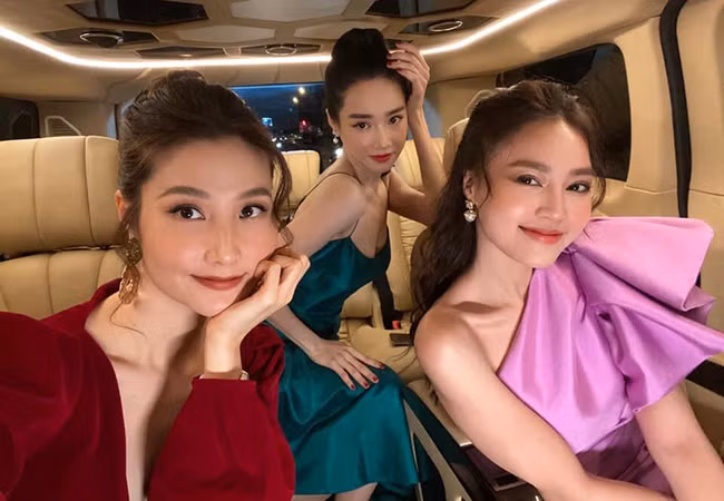 Sao Việt hôm nay 4/4: Bộ ba ngọc nữ điện ảnh Diễm My 9X, Nhã Phương và Lan Ngọc hội ngộ trong một sự kiện. Cả ba vừa góp mặt trong phim '1990'.