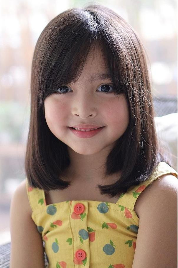 Zia hiện là một trong những sao nhí hàng đầu Philippines. Cô bé thừa hưởng nhiều nét đẹp từ bố mẹ với đôi mắt to, mũi cao và nụ cười tươi và được dự đoán trở thành mỹ nhân tương lai như mẹ.