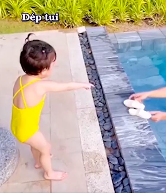 ##ss###style="text-decoration: underline;">Tiểu công chúa nhà Trường Giang sở hữu làn da trắng, gương mặt bầu bĩnh, đáng yêu.