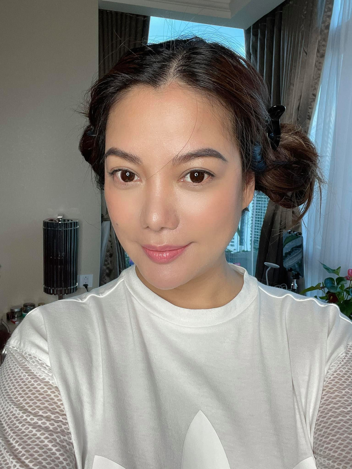 Sao Việt hôm nay 10/9: Trương Ngọc Ánh đăng ảnh mặt mộc cùng kiểu tóc "lạ". Nhiều người quen và khán giả khen cô xinh đẹp hơn cả khi son phấn.