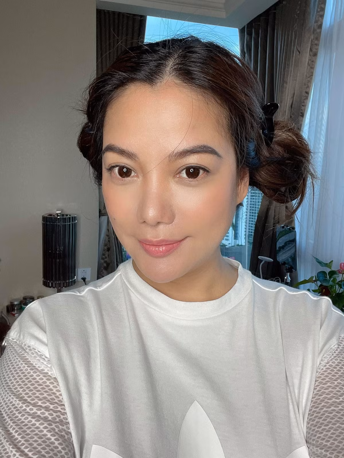 Sao Việt hôm nay 10/9: Trương Ngọc Ánh đăng ảnh mặt mộc cùng kiểu tóc "lạ". Nhiều người quen và khán giả khen cô xinh đẹp hơn cả khi son phấn.