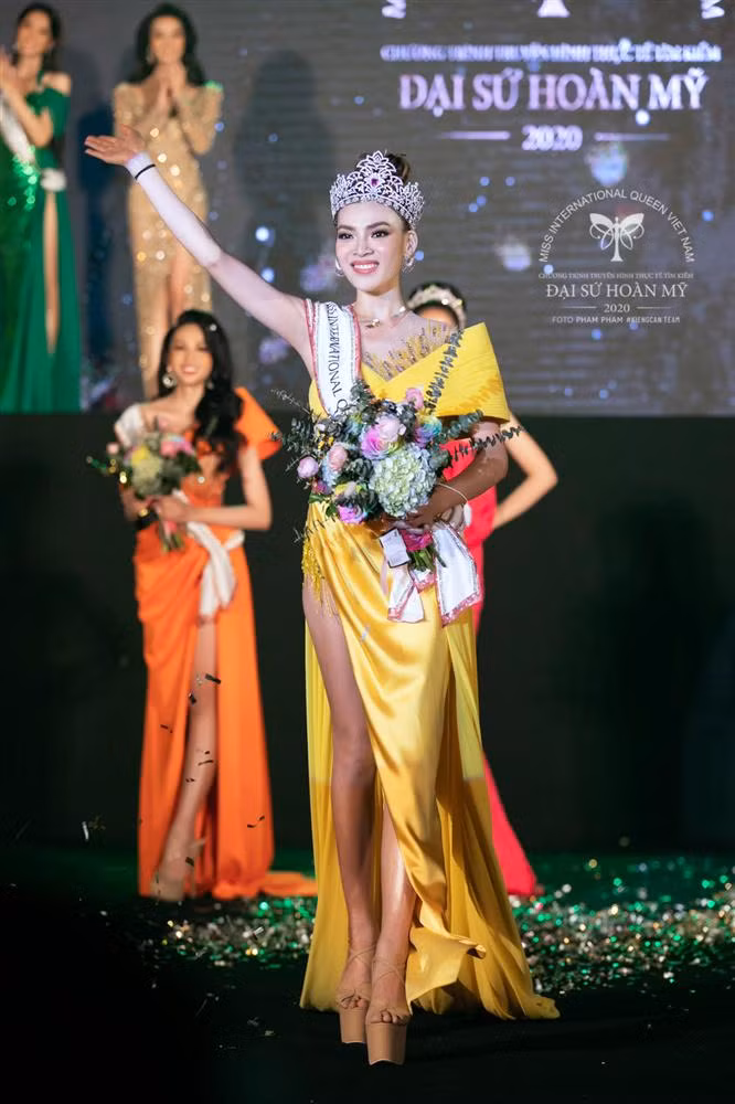 Xuyên suốt cuộc thi, Trân Đài đã là thí sinh nổi bật. Cô sở hữu nhan sắc hao hao Hoa hậu Hoàn vũ 2017 Demi-Leigh Nel-Peters.